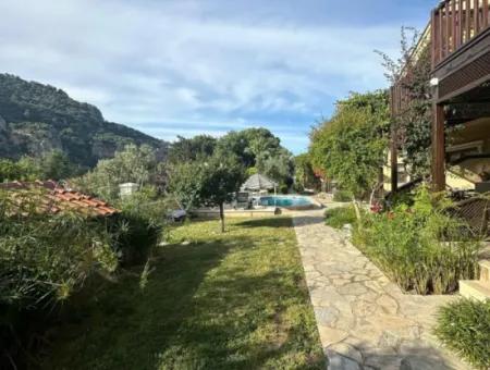 Muğla Dalyanda Kanal Und Bergblick 4 2 Shared Swimming 150M2 Villa Zum Verkauf