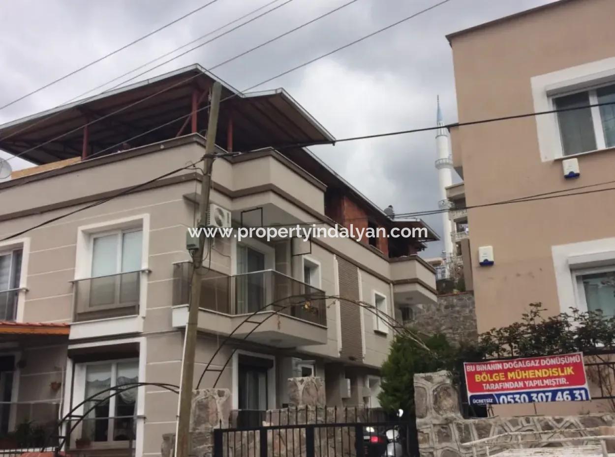 Izmir Bornova Ataturk Mah. One Of The 2 Triplex Villas On A 470 M2 Plot Is For Sale