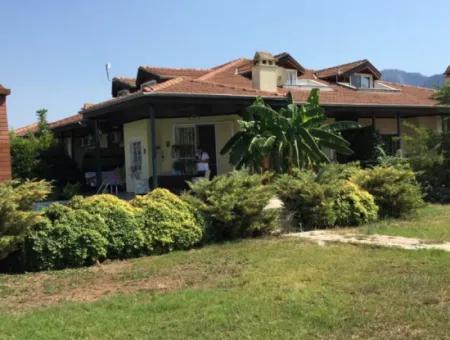 Ortaca, Dalyanda 4.500M2 Arazide Yüzme Havuzlu, Eşyalı 3+1 Yıllık Kiralık Villa